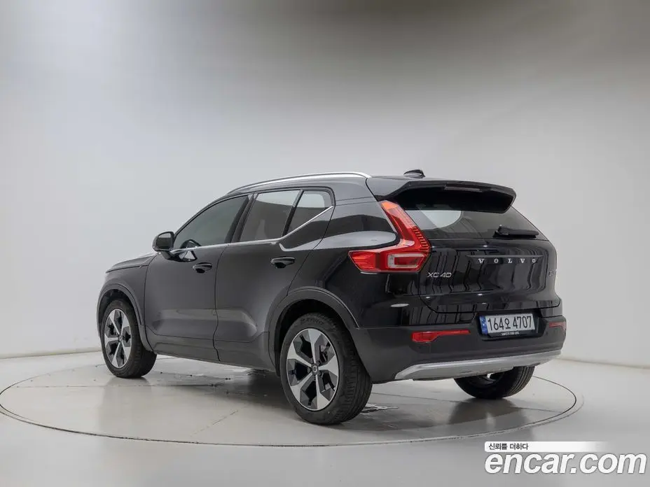 Volvo XC40 2023 2.0 автомат (гидро), фото 3