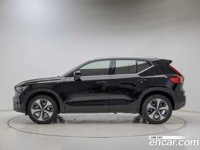 Volvo XC40 2023 2.0 автомат (гидро), миниатюра 4