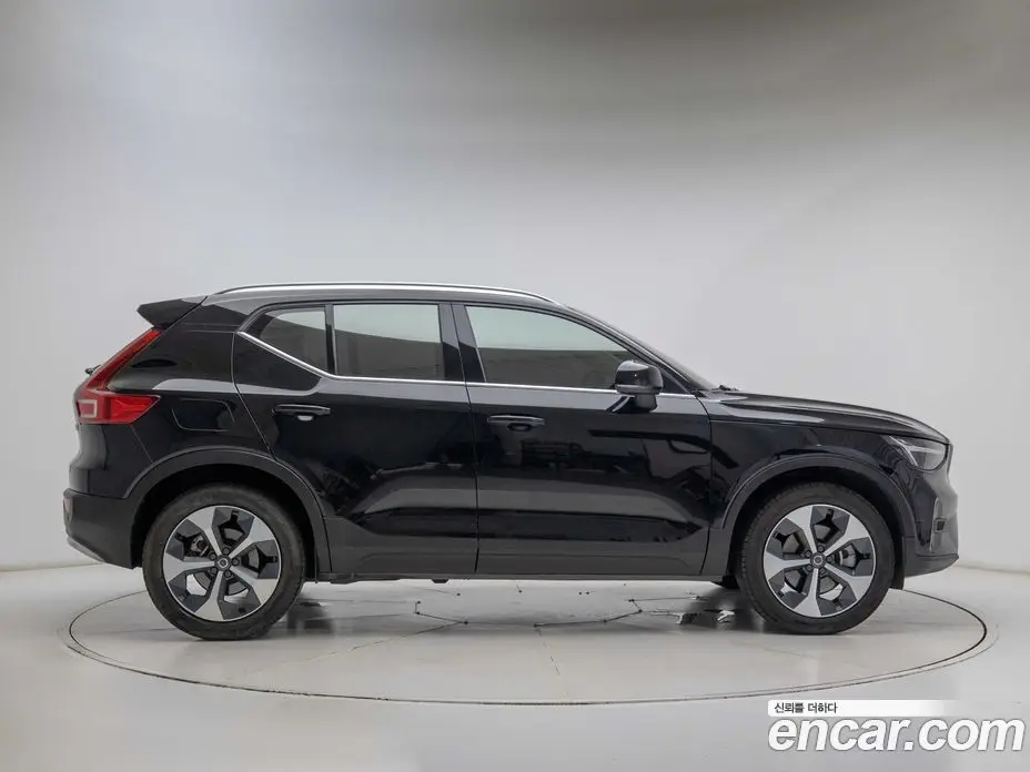 Volvo XC40 2023 2.0 автомат (гидро), фото 5