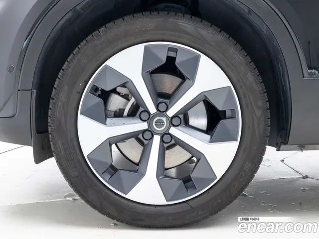 Volvo XC40 2023 2.0 автомат (гидро), миниатюра 6