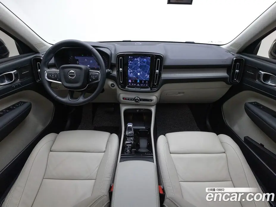 Volvo XC40 2023 2.0 автомат (гидро), фото 8