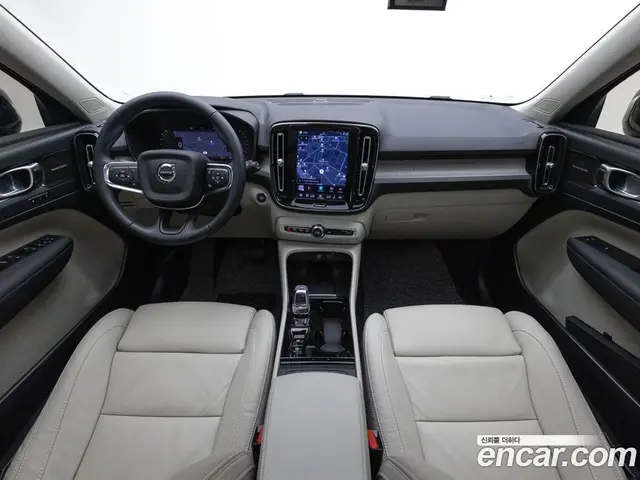 Volvo XC40 2023 2.0 автомат (гидро), миниатюра 8