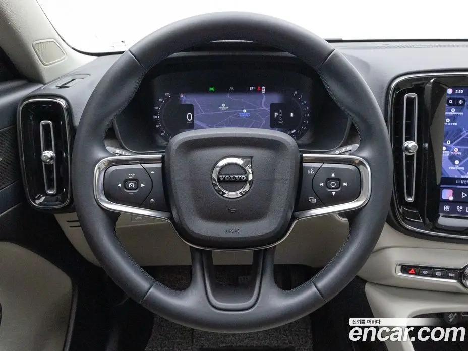 Volvo XC40 2023 2.0 автомат (гидро), фото 9