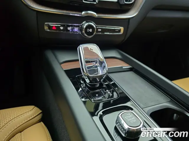 Volvo XC60 2024 2.0 автомат (гидро), миниатюра 10 Volvo XC60 2024 2.0 автомат (гидро), миниатюра 10