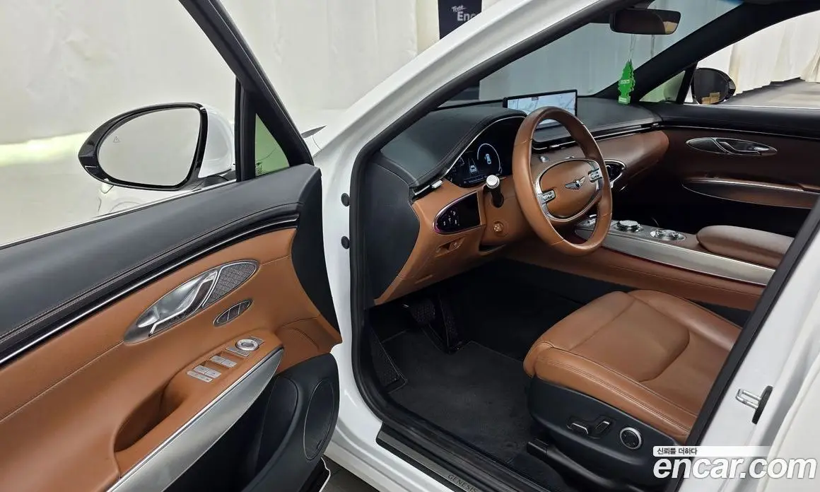 Genesis GV70 2021 2.5 автомат (гидро), фото 10 Genesis GV70 2021 2.5 автомат (гидро), фото 10