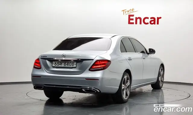 Mercedes-Benz E-Class 2019 1.9 автомат (гидро), миниатюра 2