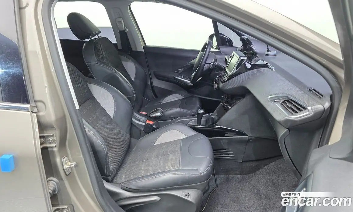 Peugeot 2008 2017 1.6 автомат (гидро), фото 11 Peugeot 2008 2017 1.6 автомат (гидро), фото 11