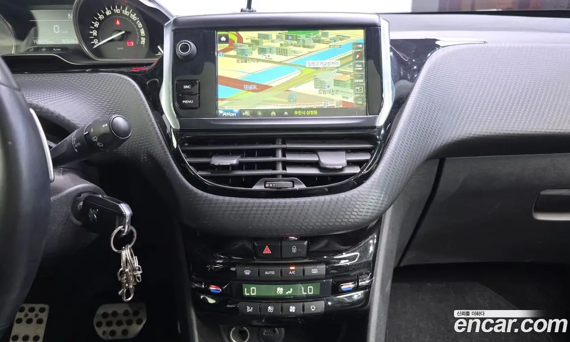 Peugeot 2008 2017 1.6 автомат (гидро), фото 14 Peugeot 2008 2017 1.6 автомат (гидро), фото 14