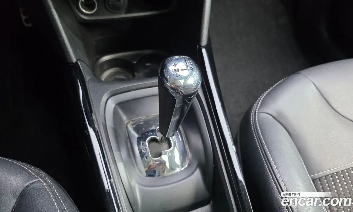 Peugeot 2008 2017 1.6 автомат (гидро), фото 9 Peugeot 2008 2017 1.6 автомат (гидро), фото 9