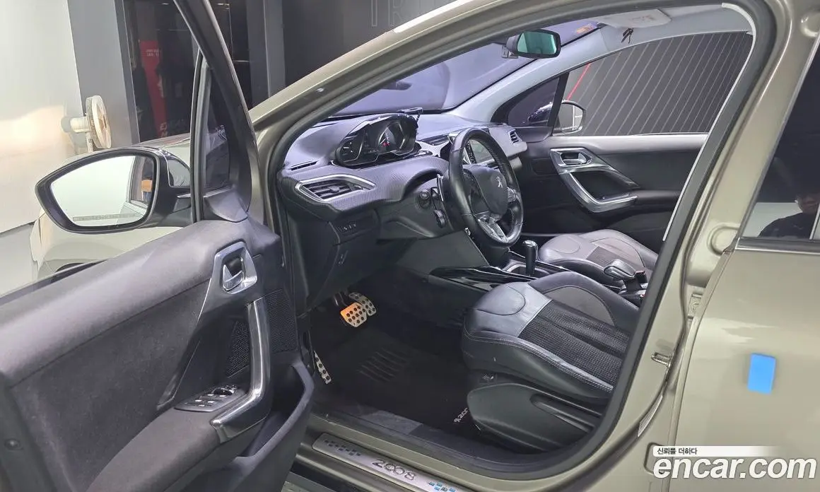 Peugeot 2008 2017 1.6 автомат (гидро), фото 10 Peugeot 2008 2017 1.6 автомат (гидро), фото 10