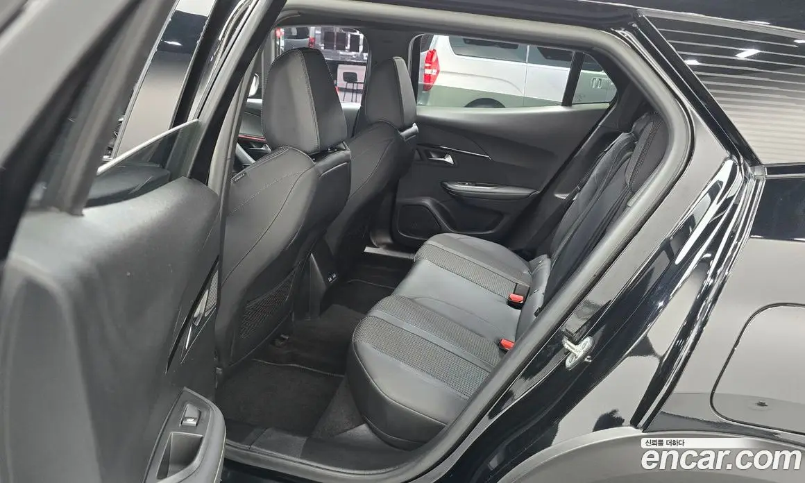 Peugeot 2008 2023 1.5 автомат (гидро), фото 12 Peugeot 2008 2023 1.5 автомат (гидро), фото 12
