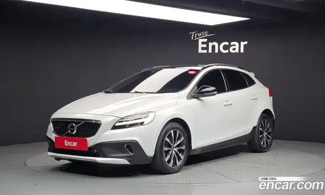 Volvo V40, 2018, 143 769 км Volvo V40, 2018, 143 769 км