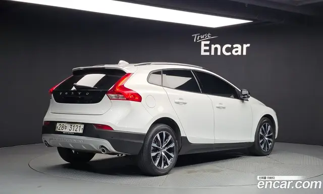 Volvo V40 2018 2.0 автомат (гидро), миниатюра 2
