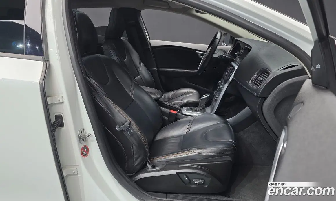 Volvo V40 2018 2.0 автомат (гидро), фото 11