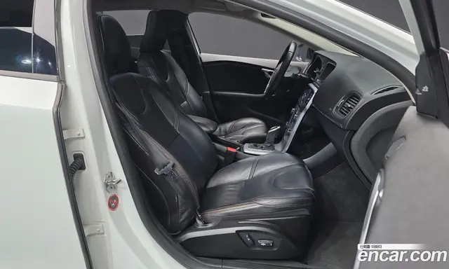 Volvo V40 2018 2.0 автомат (гидро), миниатюра 11