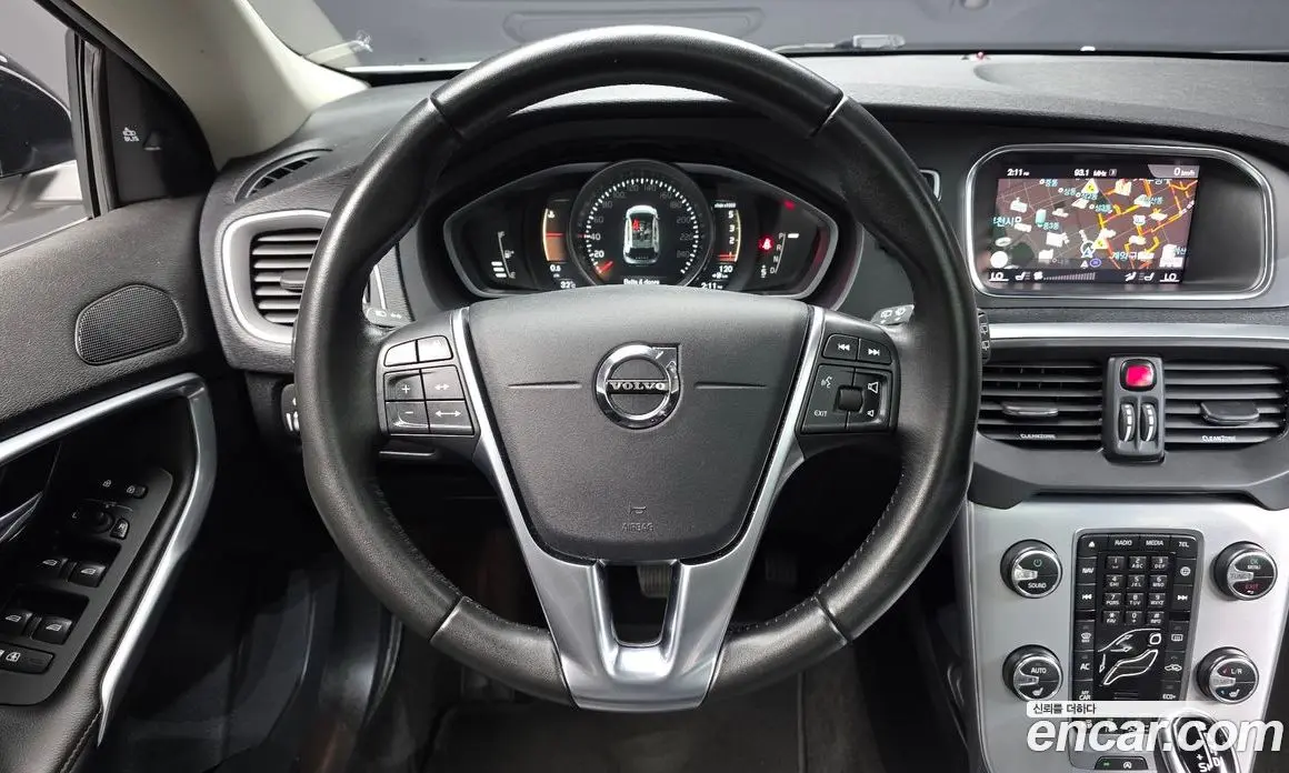 Volvo V40 2018 2.0 автомат (гидро), фото 13