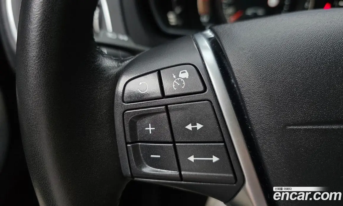 Volvo V40 2018 2.0 автомат (гидро), фото 17