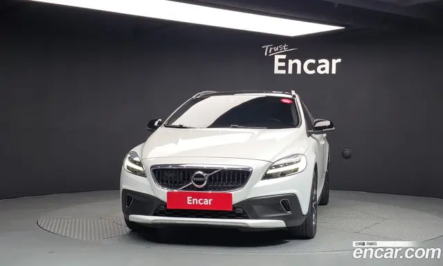 Volvo V40 2018 2.0 автомат (гидро), миниатюра 3