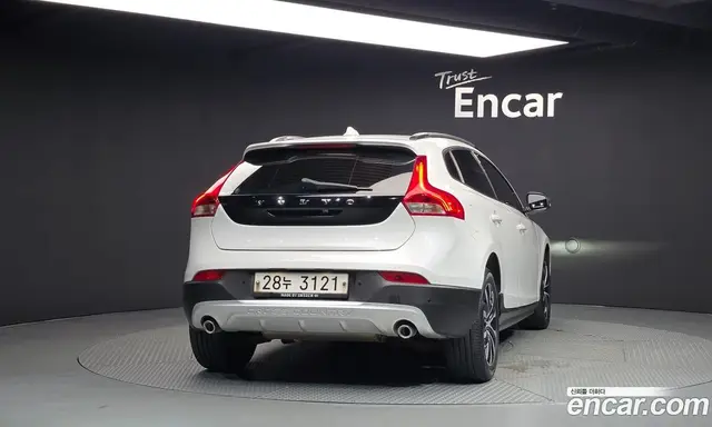 Volvo V40 2018 2.0 автомат (гидро), миниатюра 4