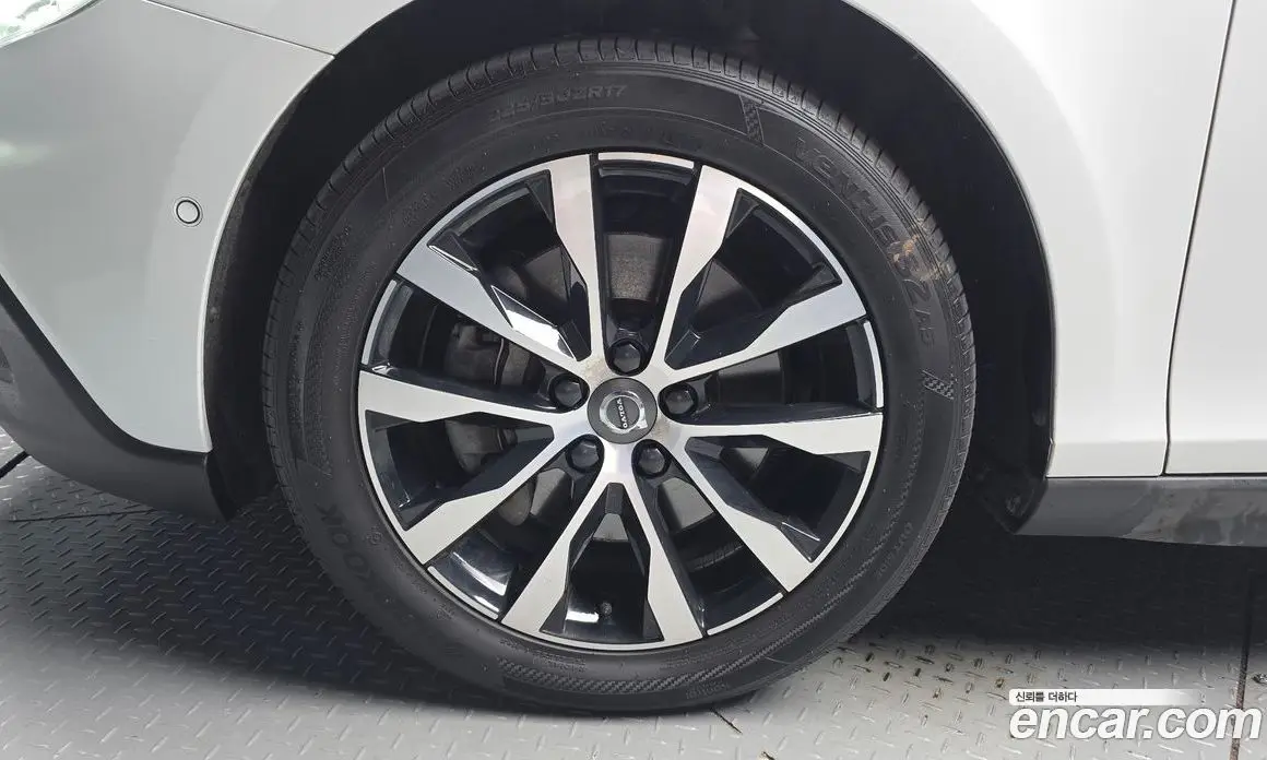 Volvo V40 2018 2.0 автомат (гидро), фото 5