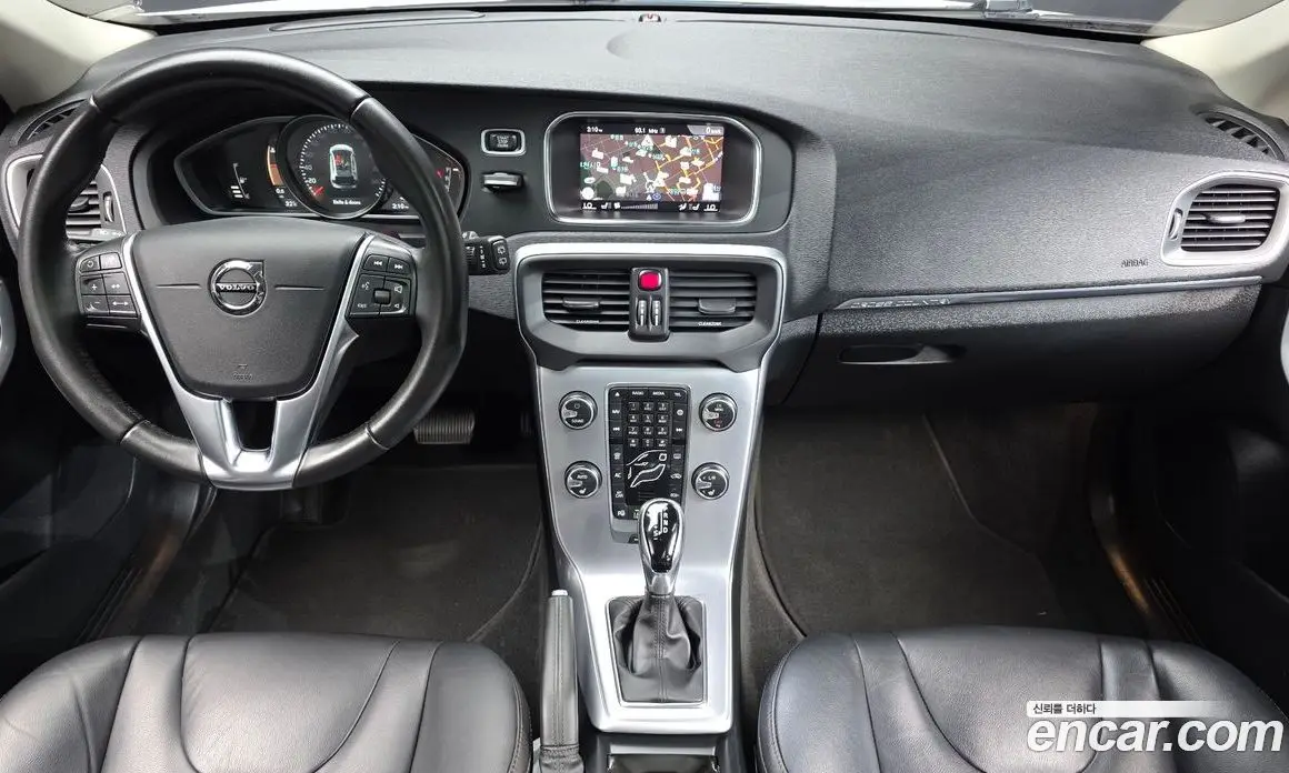 Volvo V40 2018 2.0 автомат (гидро), фото 7