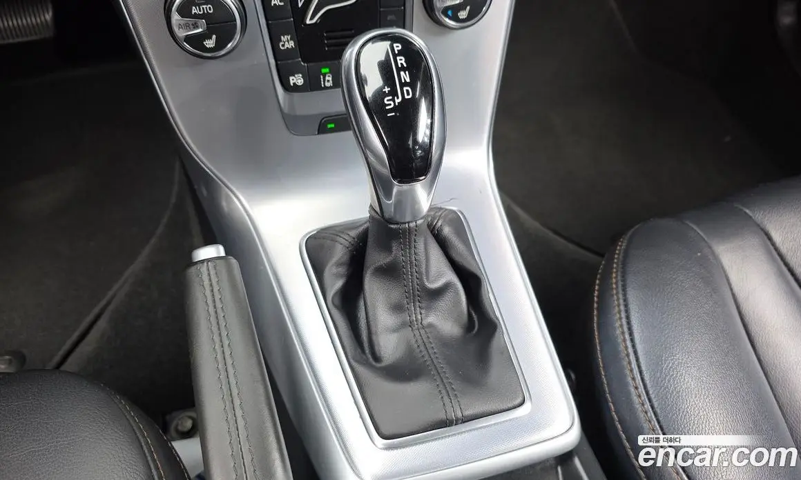 Volvo V40 2018 2.0 автомат (гидро), фото 9
