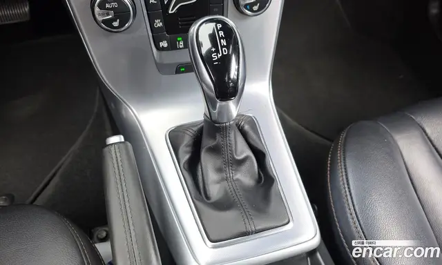 Volvo V40 2018 2.0 автомат (гидро), миниатюра 9