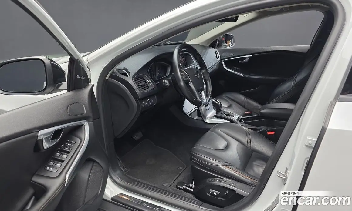 Volvo V40 2018 2.0 автомат (гидро), фото 10