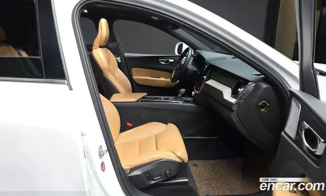 Volvo XC60 2019 2.0 автомат (гидро), миниатюра 11 Volvo XC60 2019 2.0 автомат (гидро), миниатюра 11
