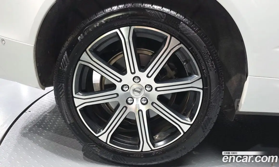 Volvo XC60 2019 2.0 автомат (гидро), фото 5 Volvo XC60 2019 2.0 автомат (гидро), фото 5
