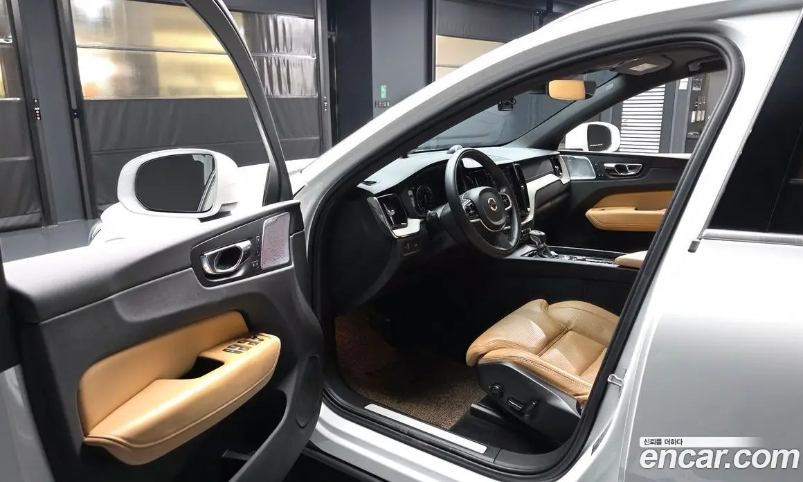 Volvo XC60 2019 2.0 автомат (гидро), фото 10 Volvo XC60 2019 2.0 автомат (гидро), фото 10