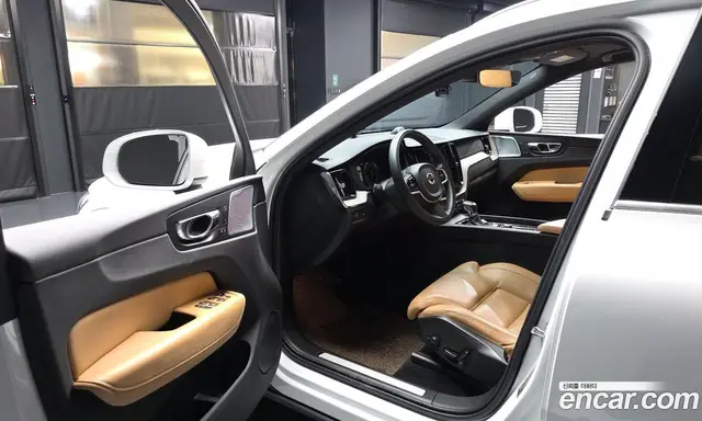Volvo XC60 2019 2.0 автомат (гидро), миниатюра 10 Volvo XC60 2019 2.0 автомат (гидро), миниатюра 10