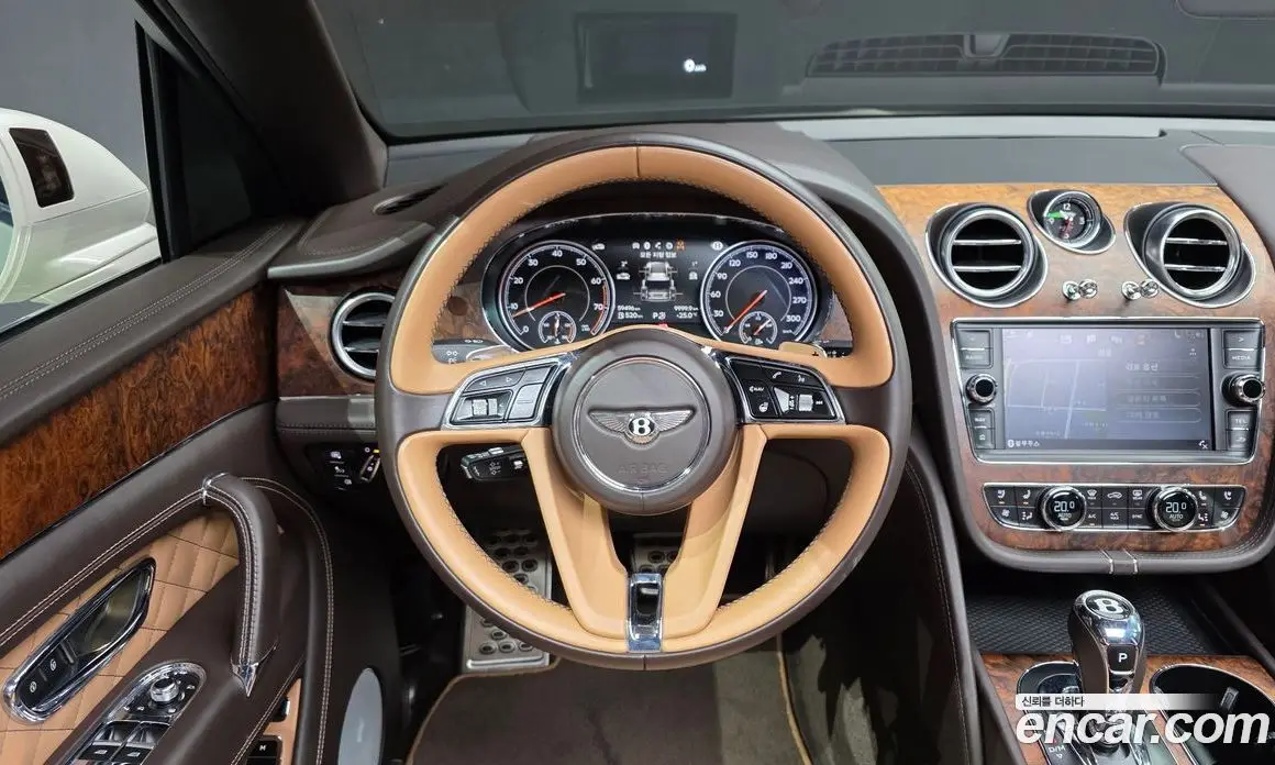 Bentley Bentayga 2018 6.0 автомат (гидро), фото 13