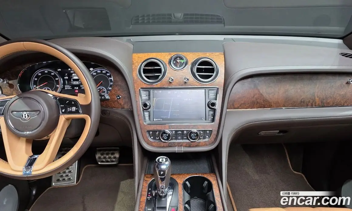 Bentley Bentayga 2018 6.0 автомат (гидро), фото 17