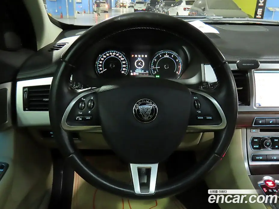 Jaguar XF 2015 2.0 автомат (гидро), фото 11 Jaguar XF 2015 2.0 автомат (гидро), фото 11