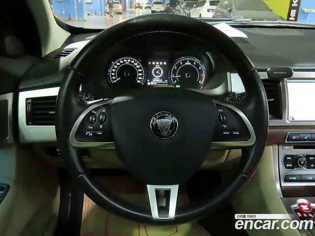 Jaguar XF 2015 2.0 автомат (гидро), миниатюра 11 Jaguar XF 2015 2.0 автомат (гидро), миниатюра 11