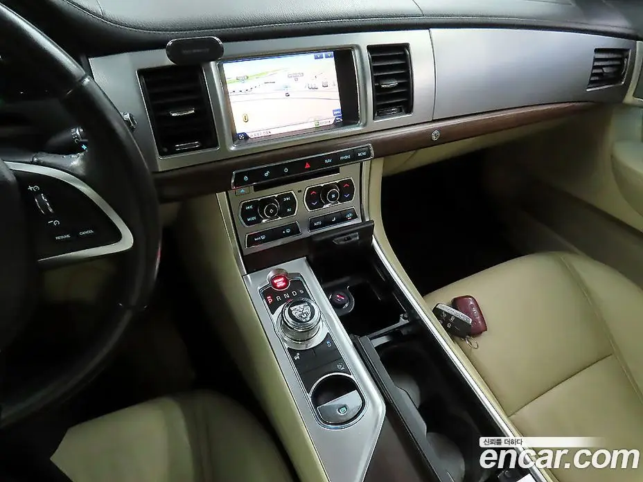Jaguar XF 2015 2.0 автомат (гидро), фото 12 Jaguar XF 2015 2.0 автомат (гидро), фото 12