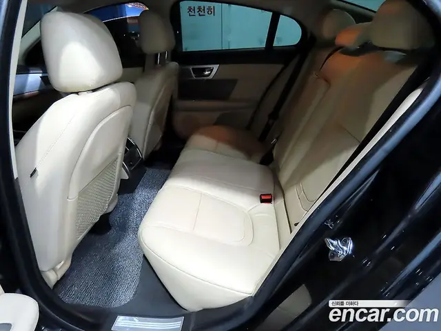 Jaguar XF 2015 2.0 автомат (гидро), миниатюра 7 Jaguar XF 2015 2.0 автомат (гидро), миниатюра 7