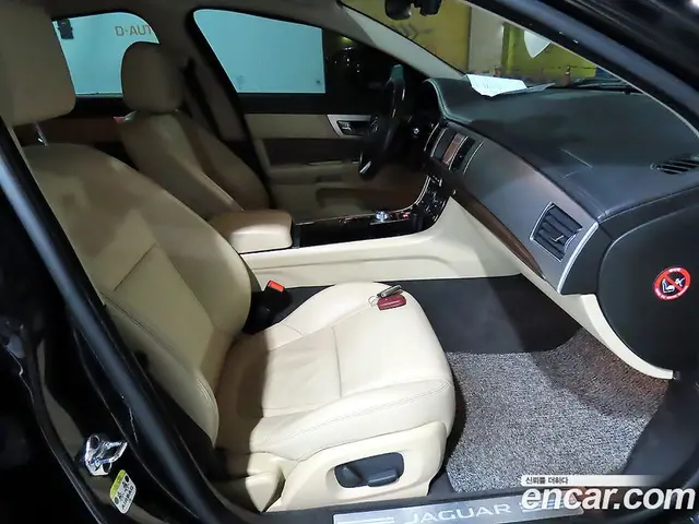 Jaguar XF 2015 2.0 автомат (гидро), миниатюра 8 Jaguar XF 2015 2.0 автомат (гидро), миниатюра 8