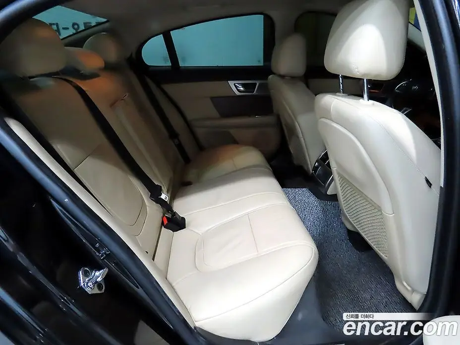 Jaguar XF 2015 2.0 автомат (гидро), фото 9 Jaguar XF 2015 2.0 автомат (гидро), фото 9