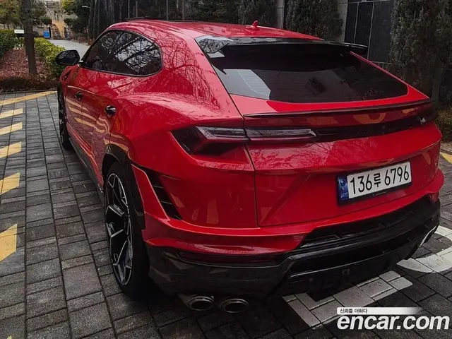 Lamborghini Urus 2023 4.0 автомат (гидро), миниатюра 2
