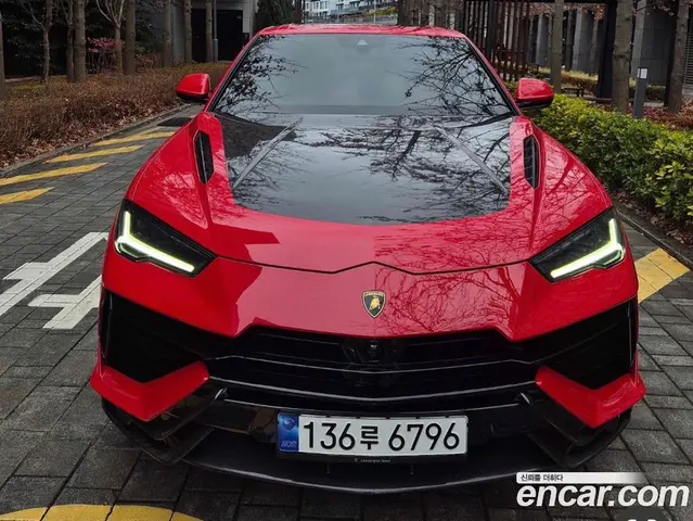 Lamborghini Urus 2023 4.0 автомат (гидро), миниатюра 3