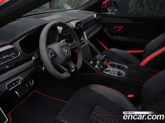 Lamborghini Urus 2023 4.0 автомат (гидро), миниатюра 7
