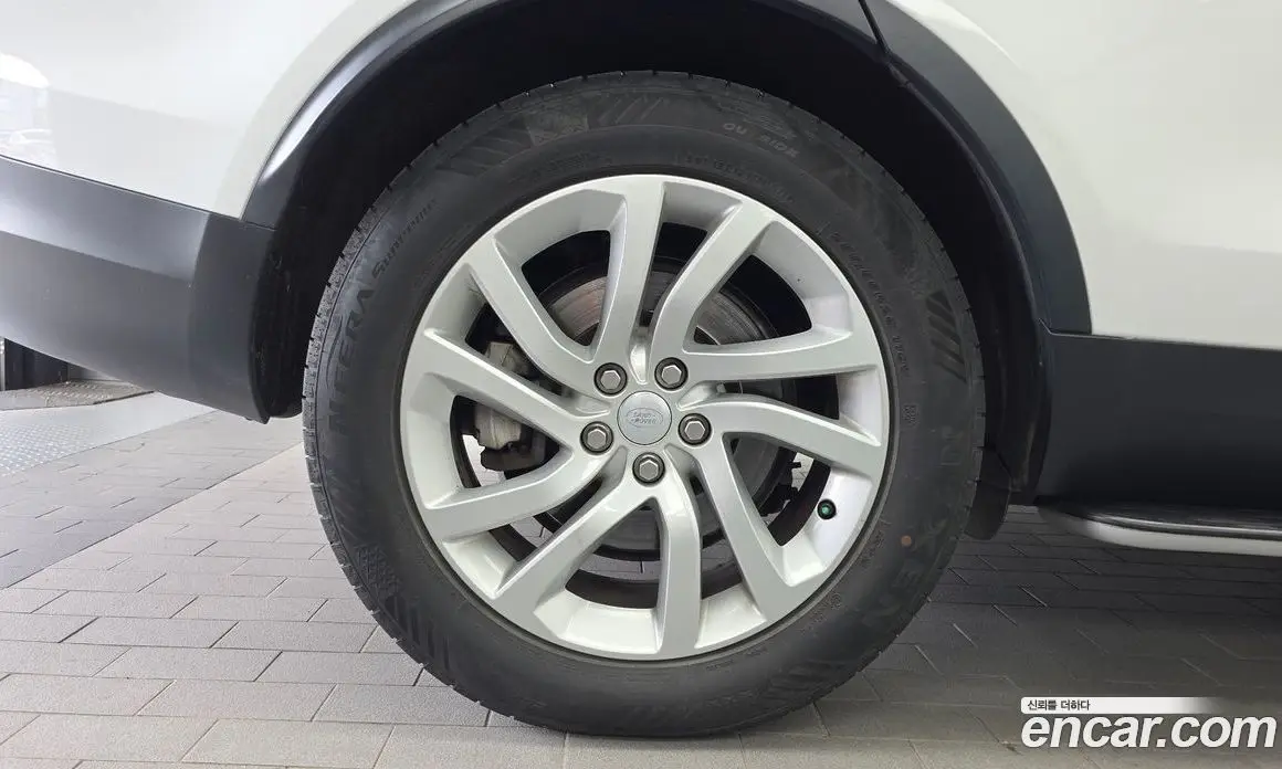 Land Rover Discovery 2017 3.0 автомат (гидро), фото 5