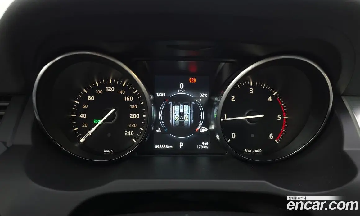 Land Rover Range Rover Evoque 2016 2.0 автомат (гидро), фото 8