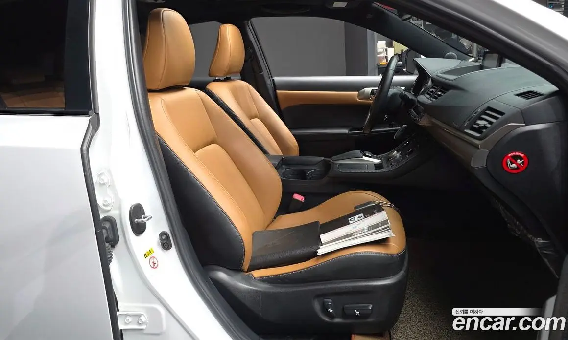Lexus CT200h 2014 1.8 автомат (гидро), фото 11 Lexus CT200h 2014 1.8 автомат (гидро), фото 11