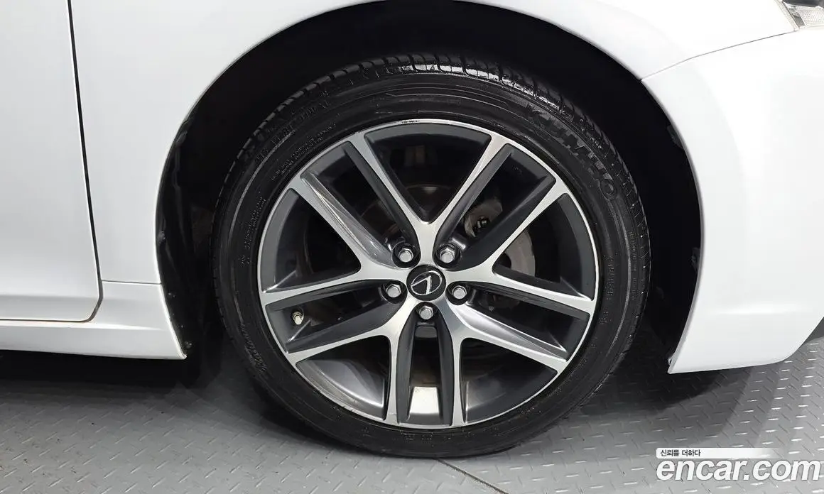 Lexus CT200h 2014 1.8 автомат (гидро), фото 5 Lexus CT200h 2014 1.8 автомат (гидро), фото 5