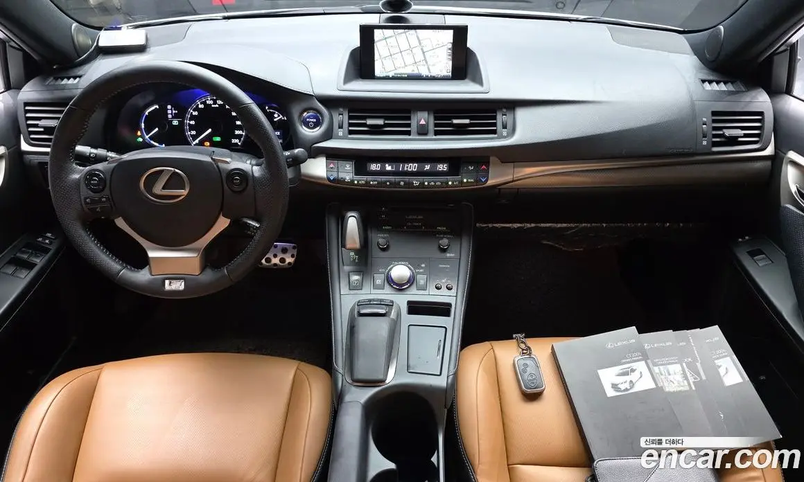 Lexus CT200h 2014 1.8 автомат (гидро), фото 7 Lexus CT200h 2014 1.8 автомат (гидро), фото 7