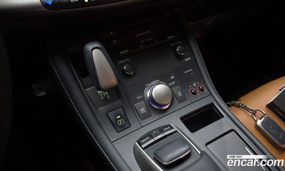 Lexus CT200h 2014 1.8 автомат (гидро), фото 9 Lexus CT200h 2014 1.8 автомат (гидро), фото 9