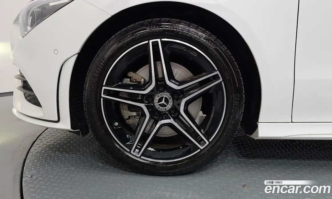 Mercedes-Benz CLA-Class 2023 2.0 автомат (гидро), фото 5